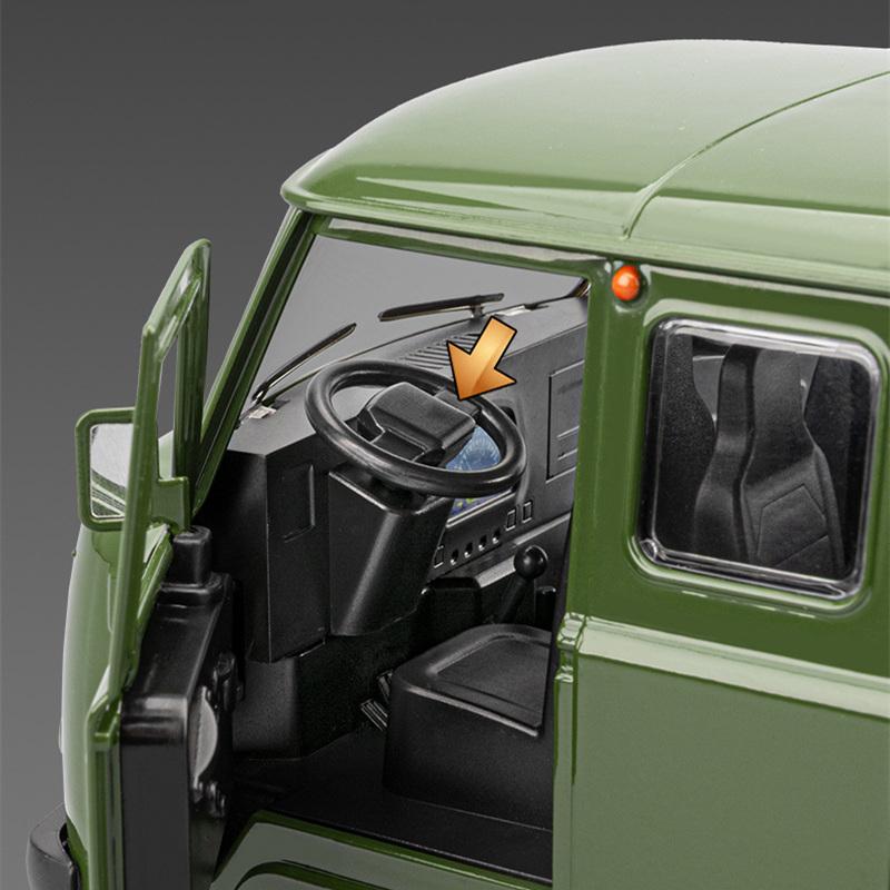 1/18 UAZ Traveler MPV Alloy Van Car Model Diecast Metal Off-road Vehicles Car Model Simulation Sound and Light Children Toy Gift