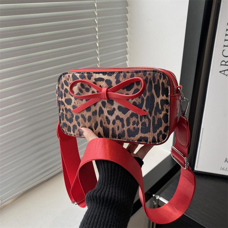 

Niche design leopard print small bag women s bag 2025 new Korean version fashion chain small square bag versatile messenger bag червоний