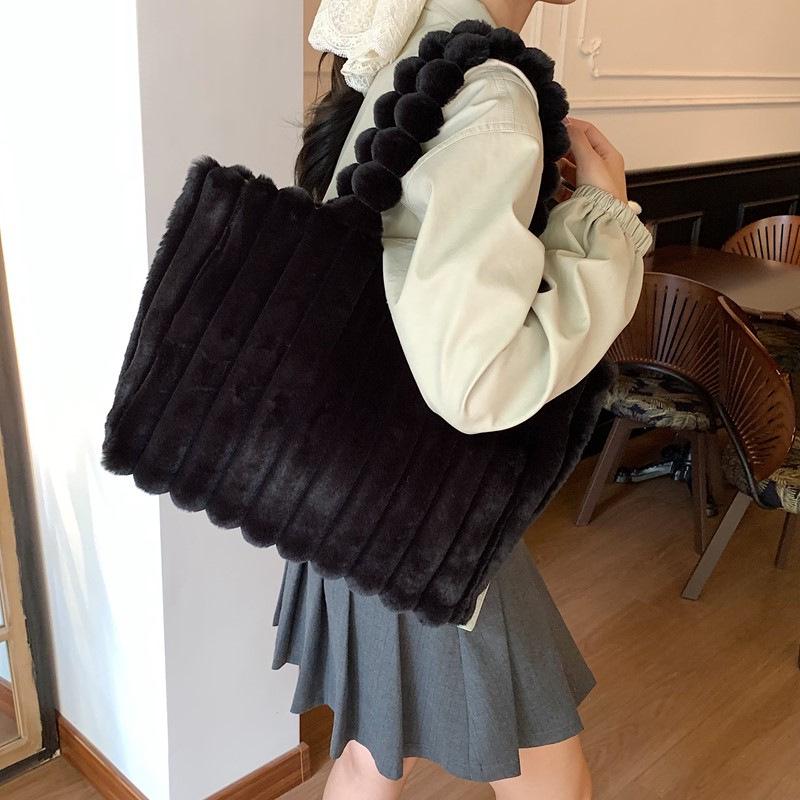 Plush Large Women's Tote Bag - Stylish, Versatile Single Shoulder Handbag for Autumn/Winter.