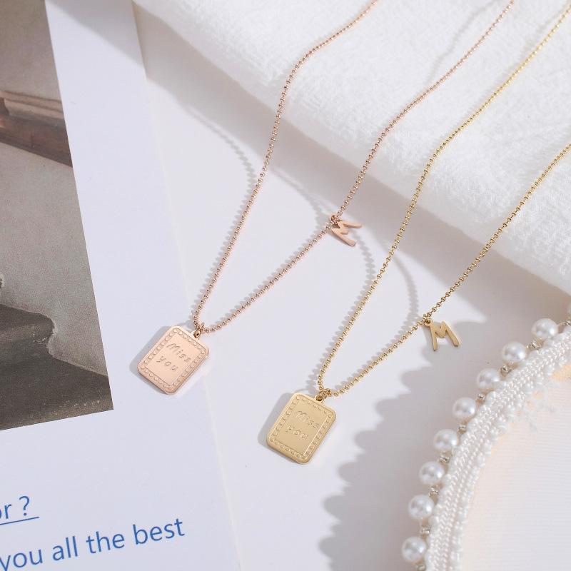 

Новое ожерелье из титановой стали с квадратными геометрическими буквами