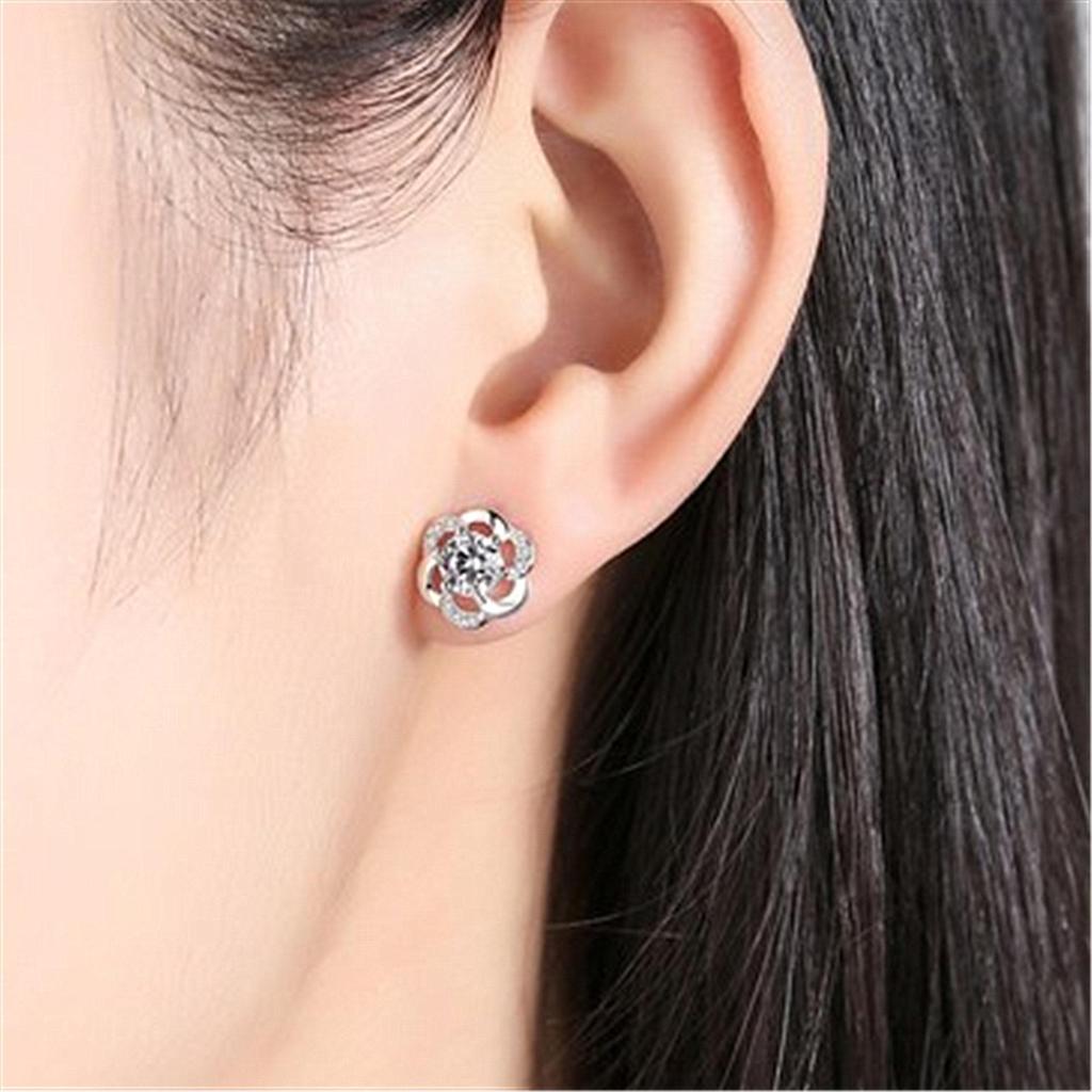 Korean Elegant Four-Leaf Clover Narcissus Stud Earrings - Simple and Chic