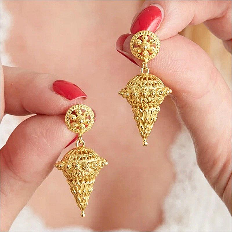 Vintage Gorgeous Hollowed Golden Plated Pendant Stud Earrings for Women's Exquiaite Banquet Wedding Jewelry Accessories