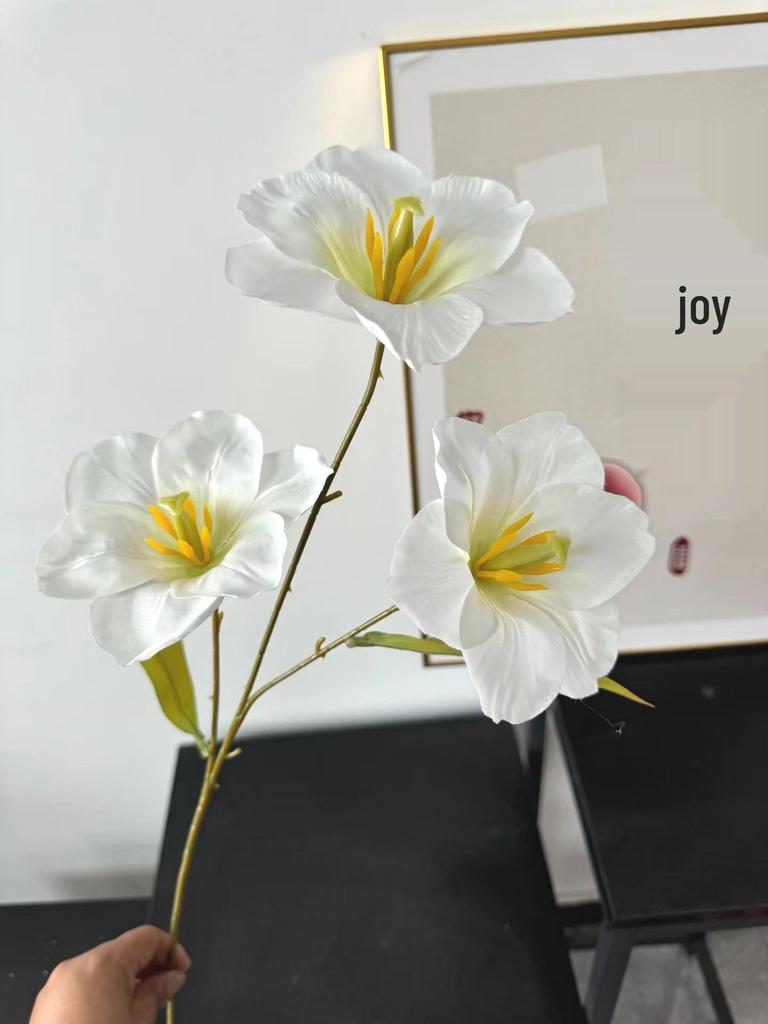 Weiße Hochzeitskapelle Decke Seidenblumen-Dekoration & Gangläufer