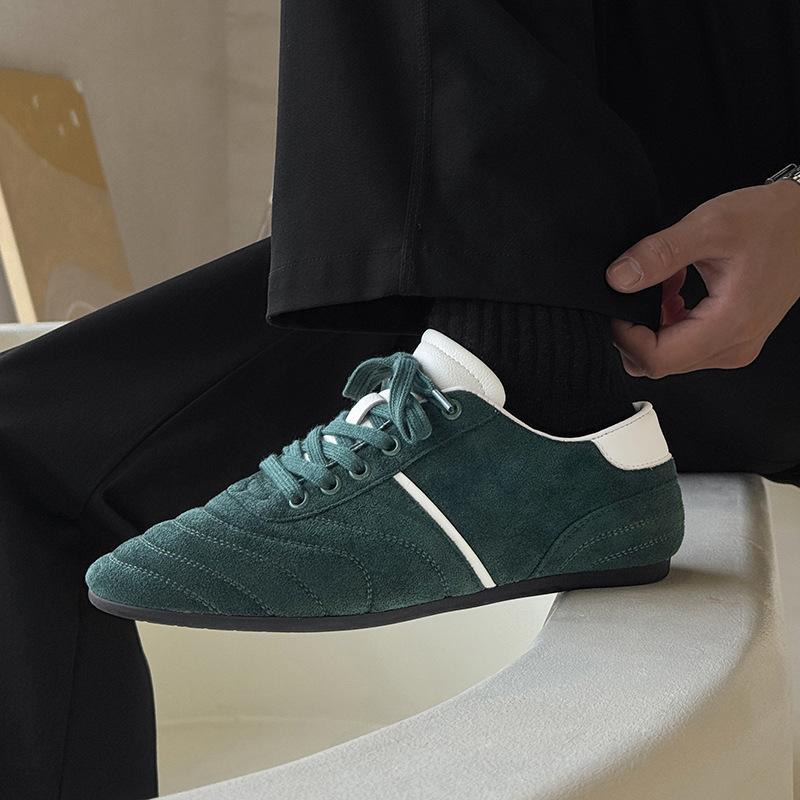 

2025 new casual flat-bottomed trendy running shoes to work college style sports shoes breathable thin-soled German training shoes men s shoes 46