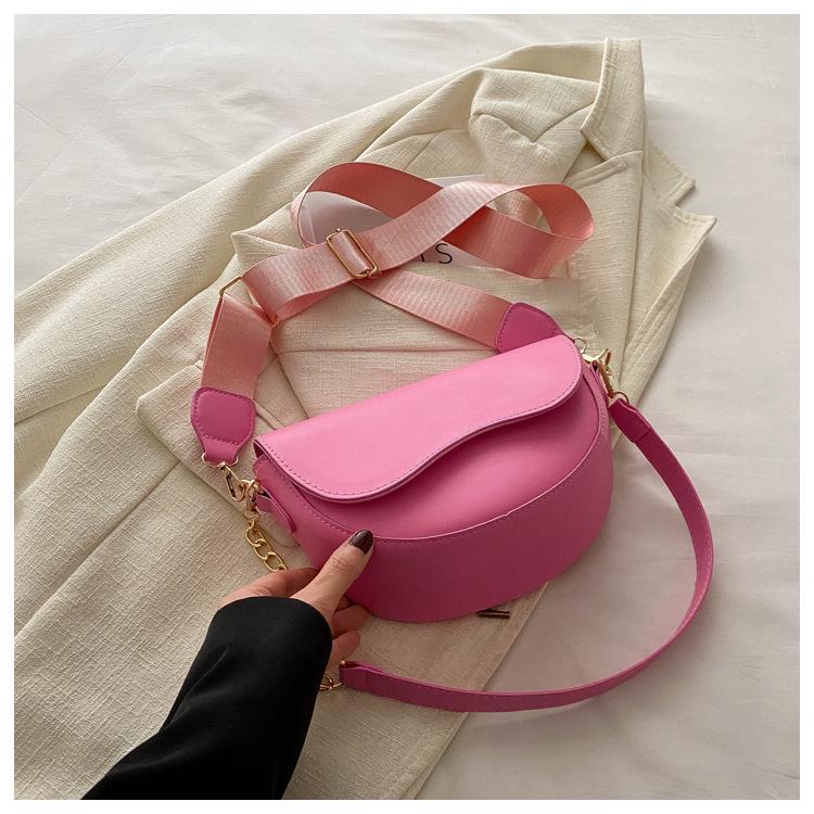 Women's Half-Moon Saddle Bag with Chain Strap - 2025 Spring/Autumn Collection, Crossbody or Single Shoulder Style with Wide Strap