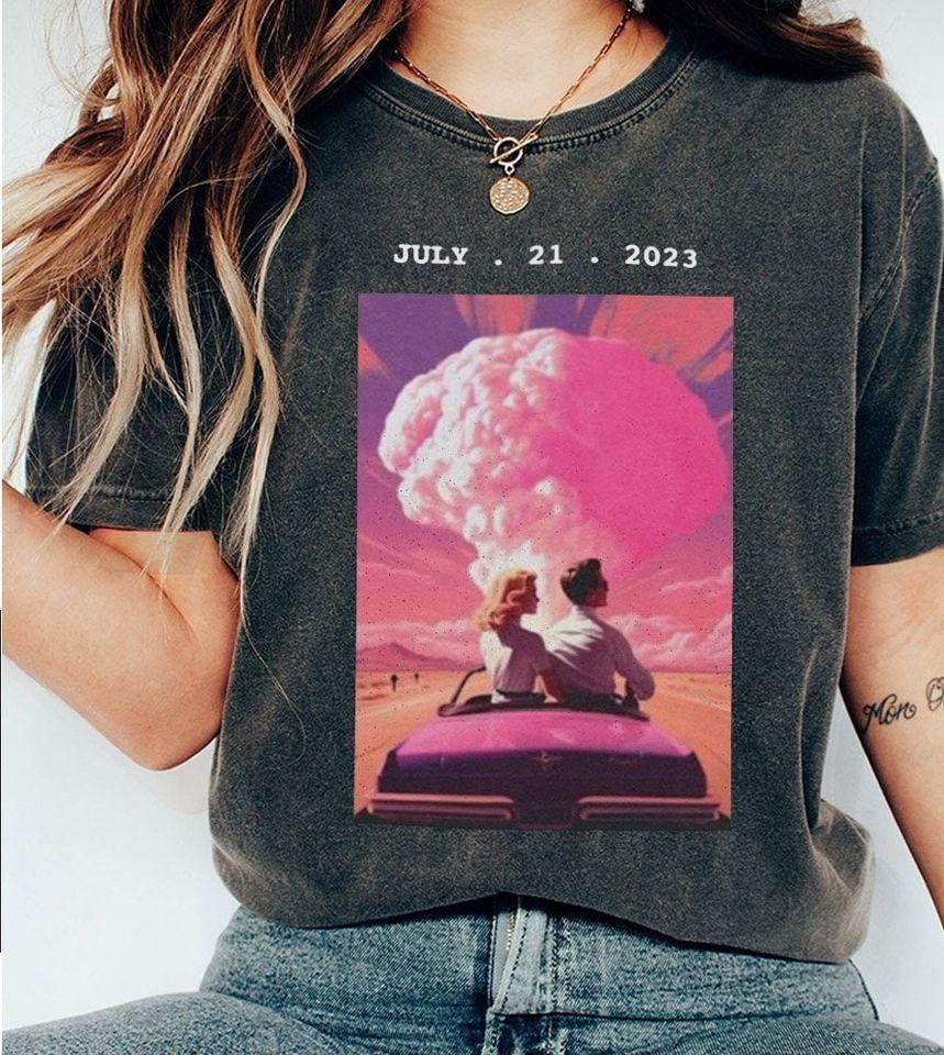 

Футболка Barbenheimer, Футболка Barbie Oppenheimer, Смешная футболка, Футболка по мотивам фильма Барби T2, Футболка по мотивам фильма Оппенгеймер 2023, Классическая футболка S