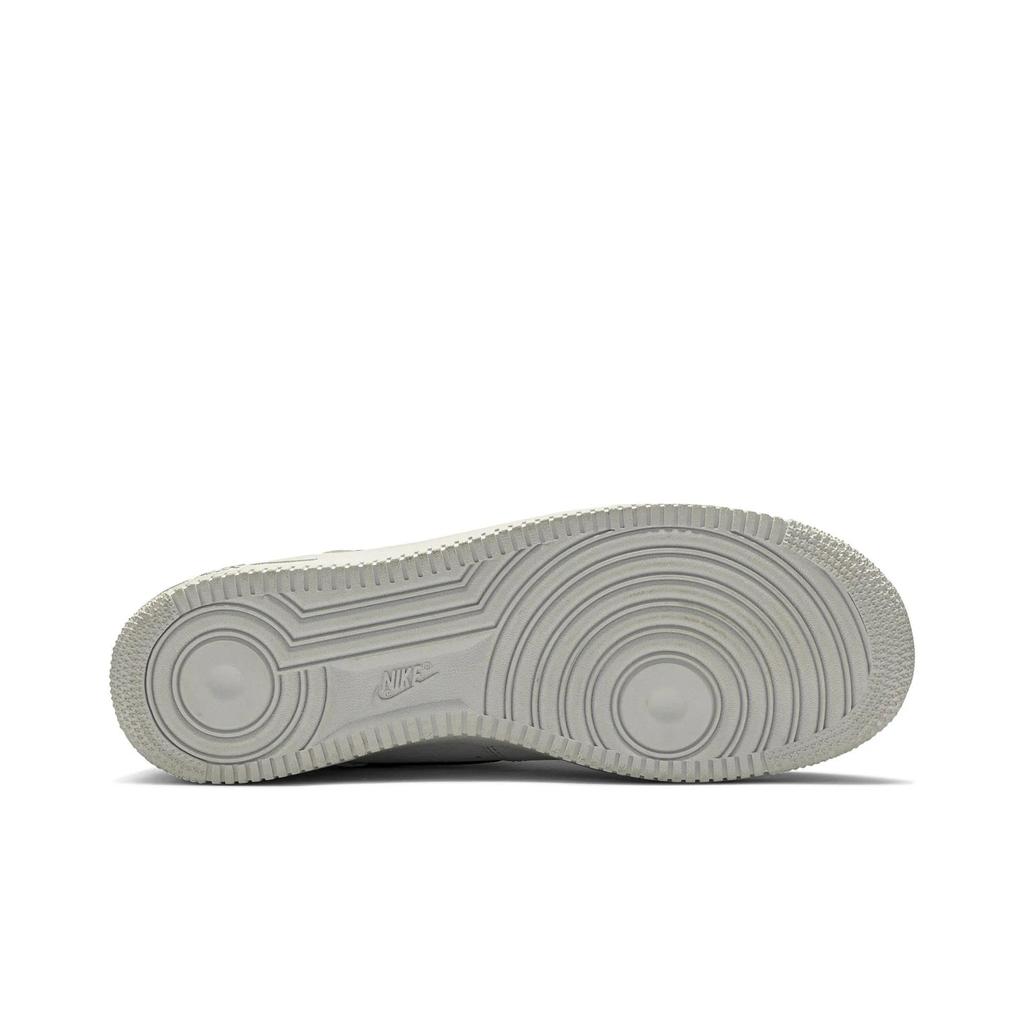 Nike Womens Air Force 1 '07 'White Black' (women's sizes) White / White-Black Skate Shoes 315115 152