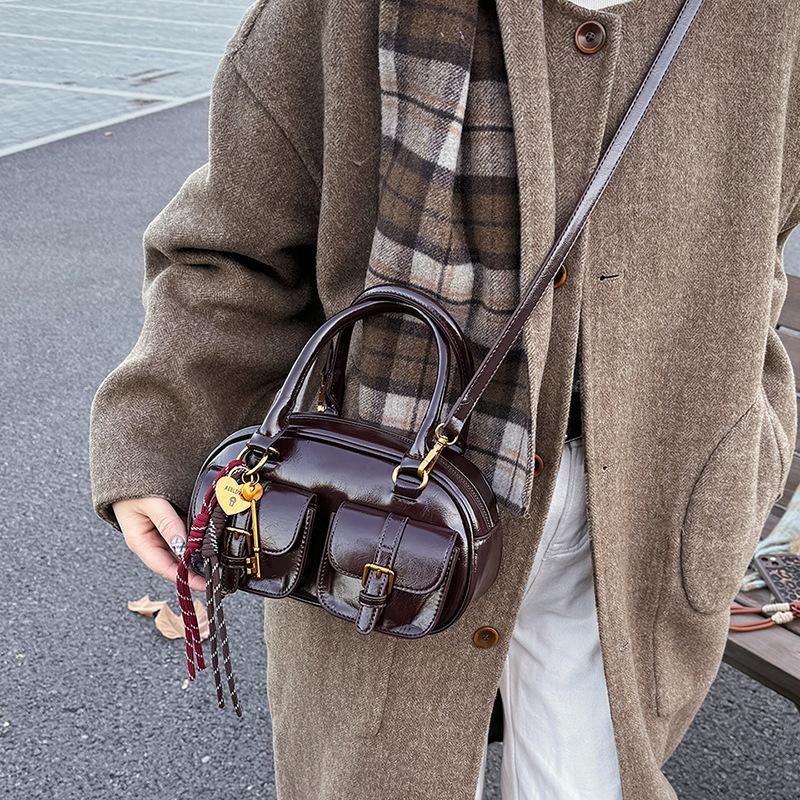 Small Bag Women's 2025 New Winter Women's Bag Versatile Fashion Shoulder Messenger Bag Casual Soft Leather Retro Small Square Bag