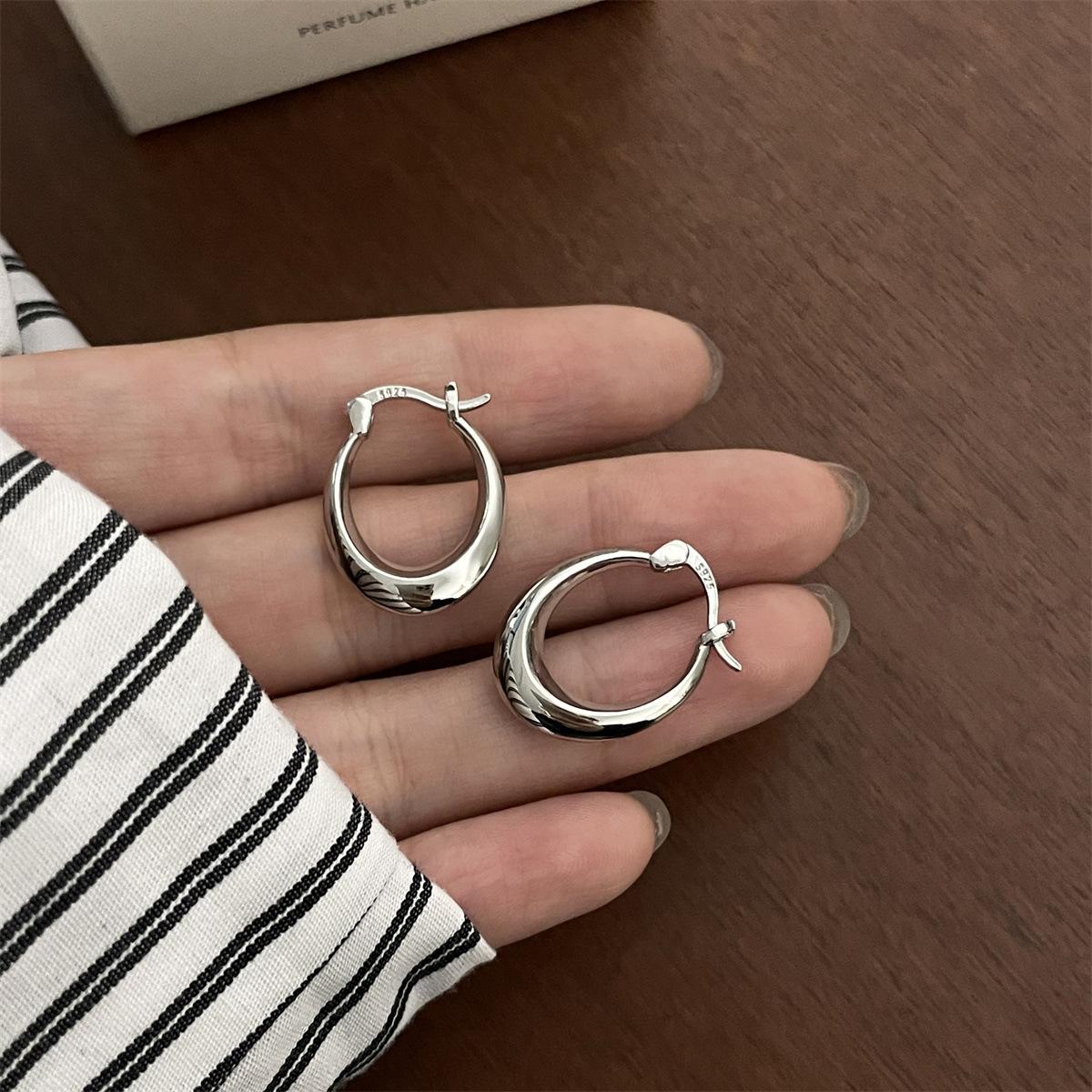 

Retro plain circle oval ear buckle niche simple versatile high sense 925 silver needle earrings femininity batch 925 silver needles