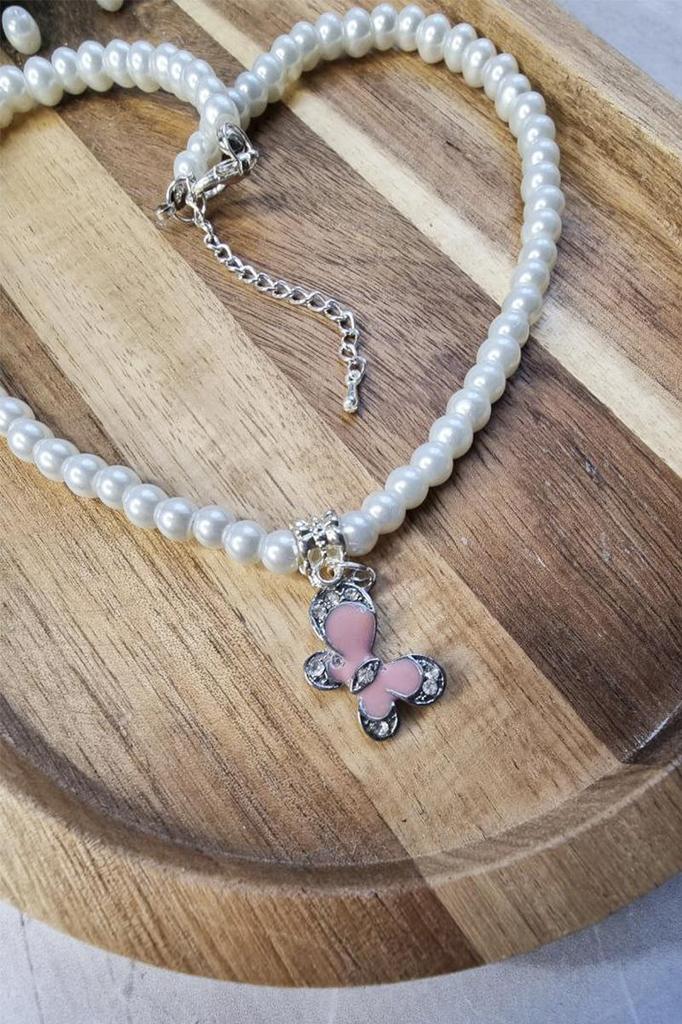 Zarter Perlenchoker mit Emaille-Schmetterlingsanhänger