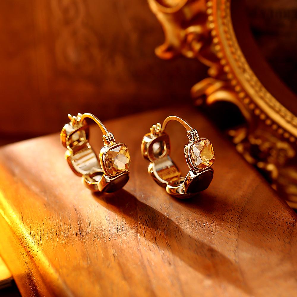 Mauve Coffee-Colored Earrings: Exquisite Retro Style for Autumn & Winter.