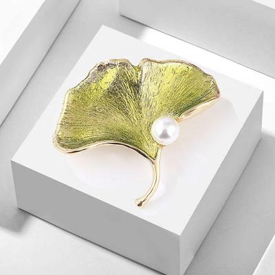 Natural Pearl High Quality Ginkgo Biloba Coat Brooch Fashion Zircon Brooch Fashion Pin