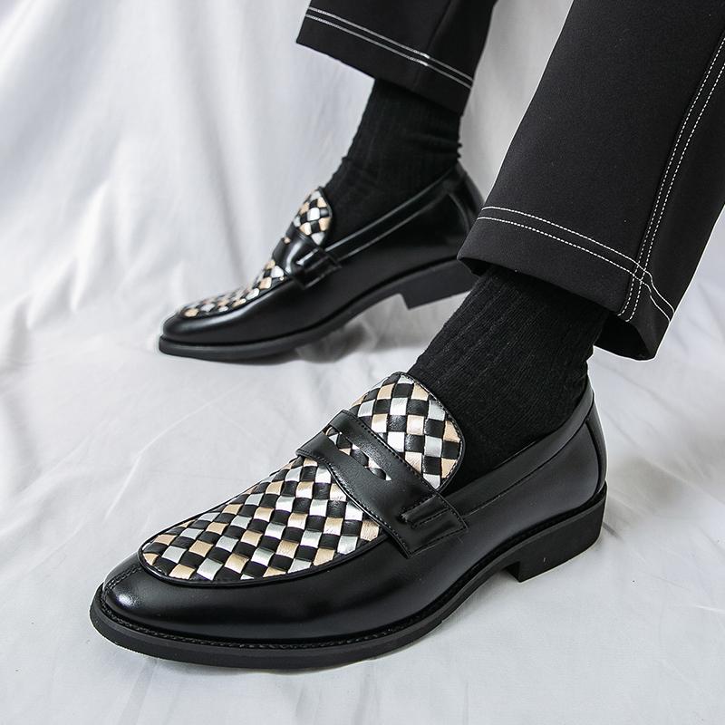 Fashion Classic Men Loafers Black White Men Casual Comfortable Breathable Fashionable Small Leather Shoes Social Shoes Sizes 38-46