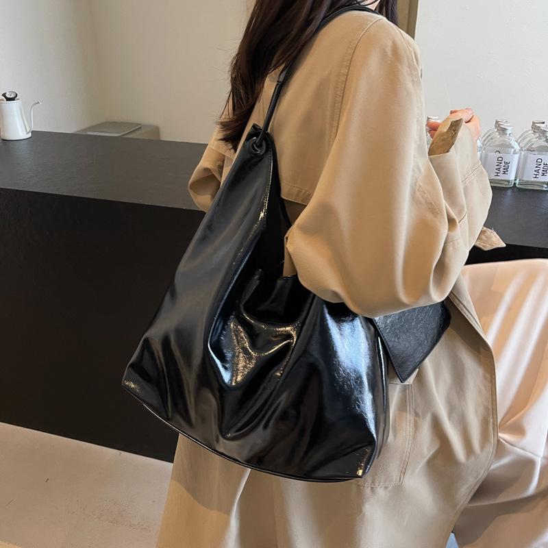 Retro high-end bag women's 2025 new fashion simple shoulder underarm bag commuter tote bag big bag