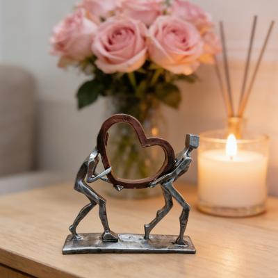 Herzfigur Zwei Personen Tragen Ein Herz Skulptur Harz Tischdekoration für Schlafzimmer Wohnzimmer