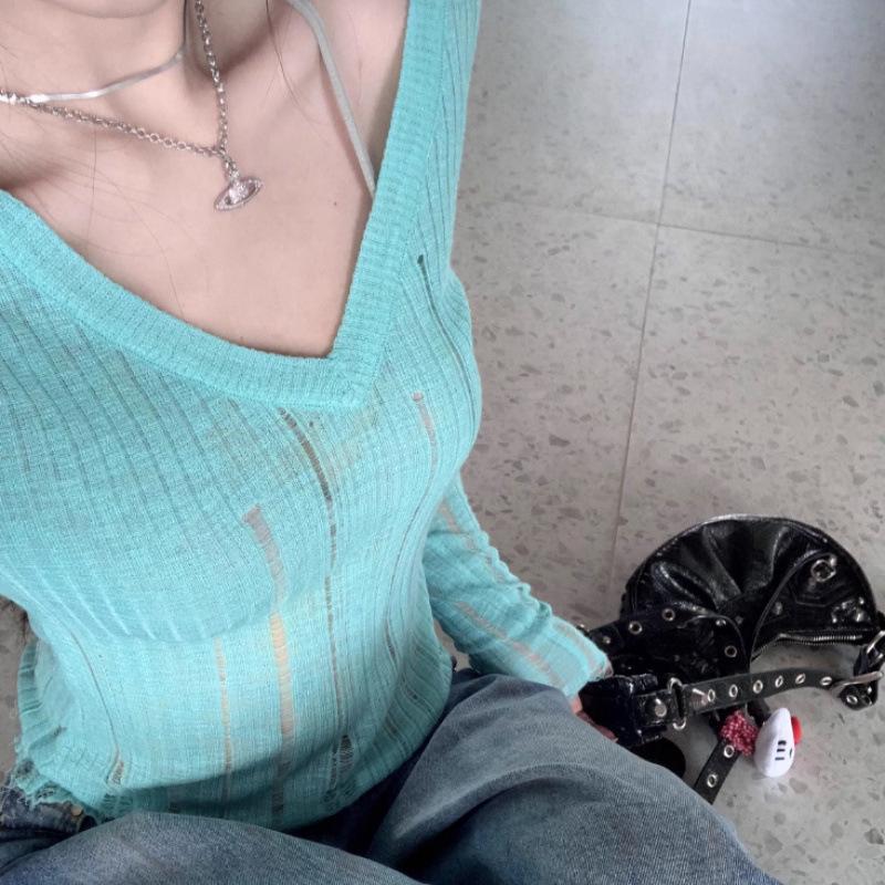 

Chic Off-Shoulder Cutout Knit Top for Women - Slim, Stylish & Age-Defying Autumn Design Warehouse Leftover Vest синій