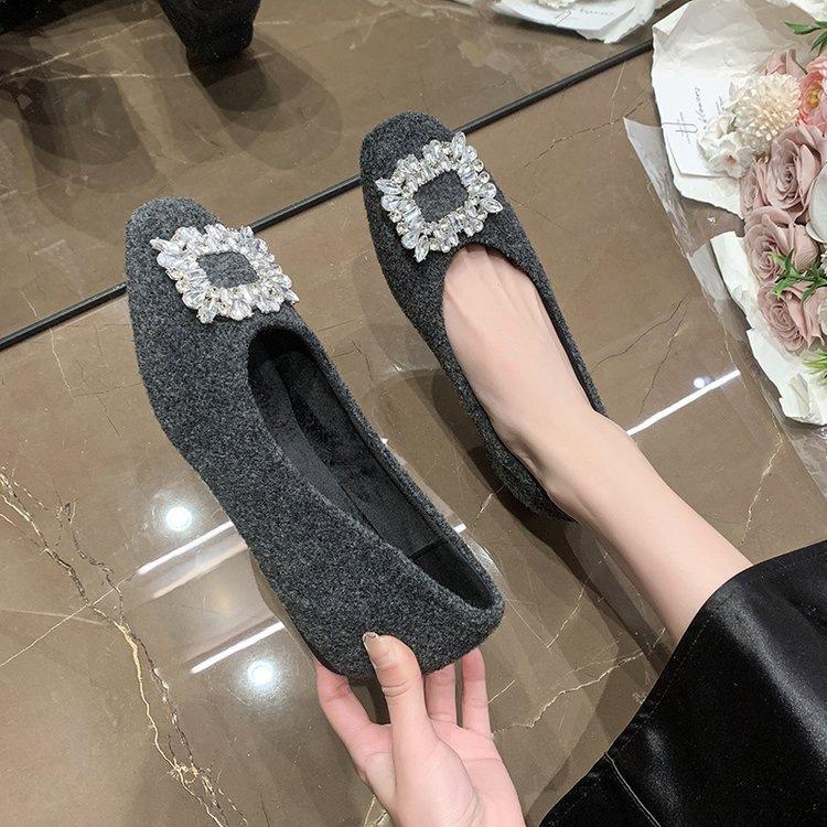 French temperament rhinestone square head, shallow mouth showing legs, late age, spring height increase and thin, shallow mouth single shoes