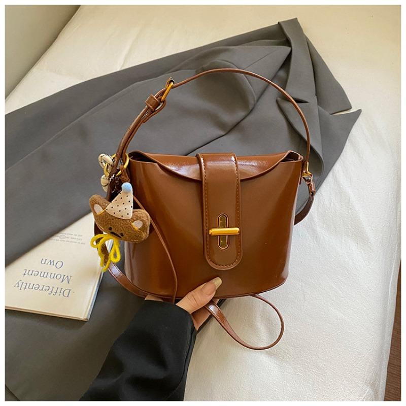 Hand carry trendy bucket bag women's autumn new niche fashion simple shoulder bag high value casual women's bag