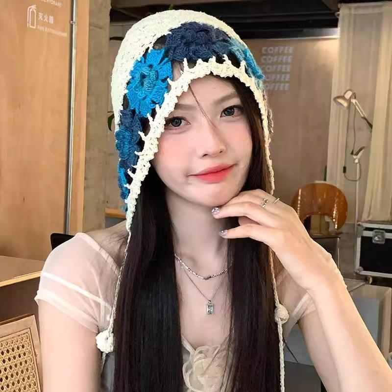 Frühlings- und Sommerliterarische und farbenfrohe Blumen hohler Kopfschmuck weiblich süß und niedlich Mode handgefertigte Wollstrickmütze