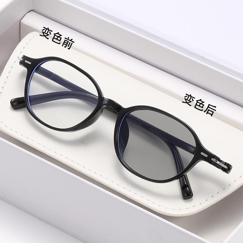 Japanese-Style Ultra-Light Round Frame Glasses with Retro Color-Changing Lenses and Anti-Blue Light for High-Definition Myopia.