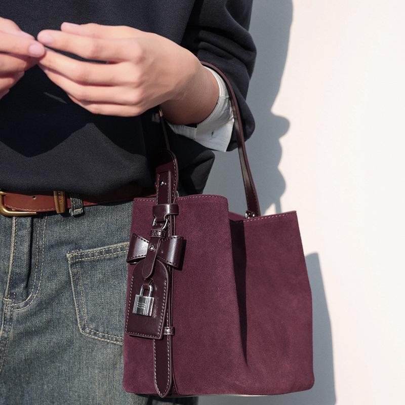 Vintage Wildleder Wildleder Premium Pendler Beuteltasche, mattes Rindsleder Große Kapazität Tragbare Schultertasche Damen Tasche