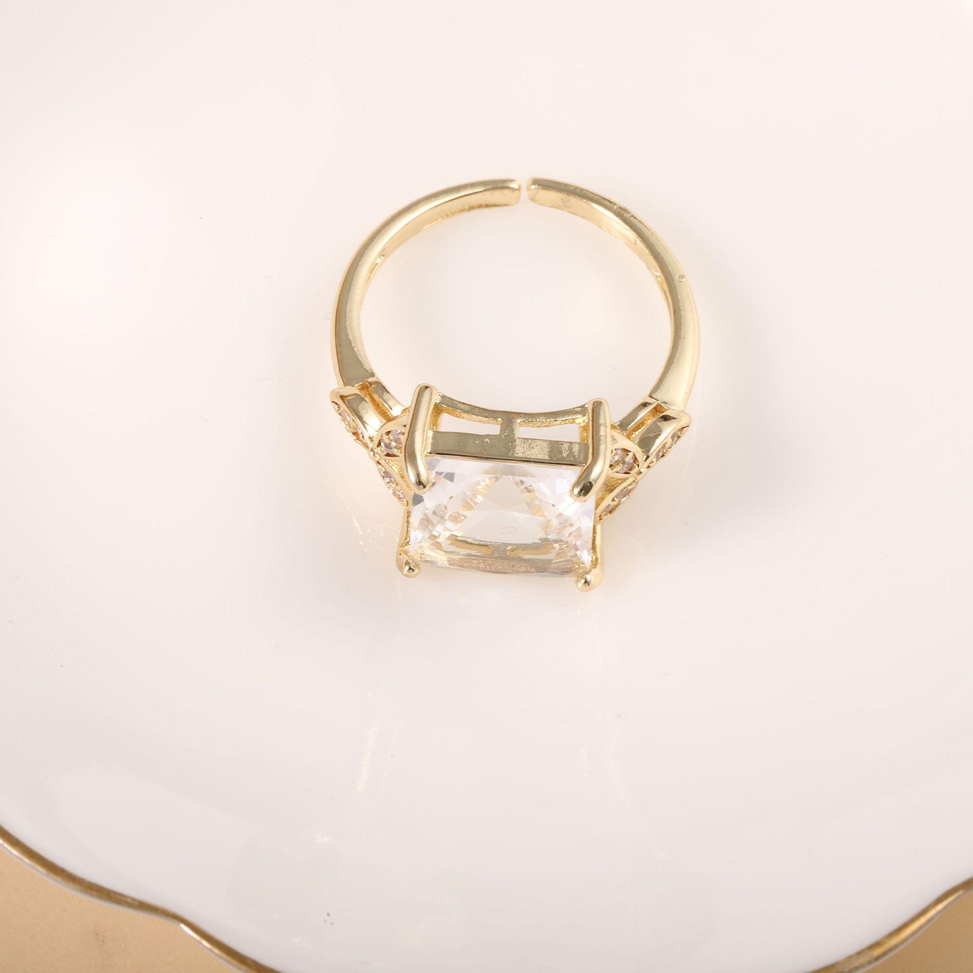 

High-End European & American Zircon 18k Gold Diamond Ring with Distinctive Design
