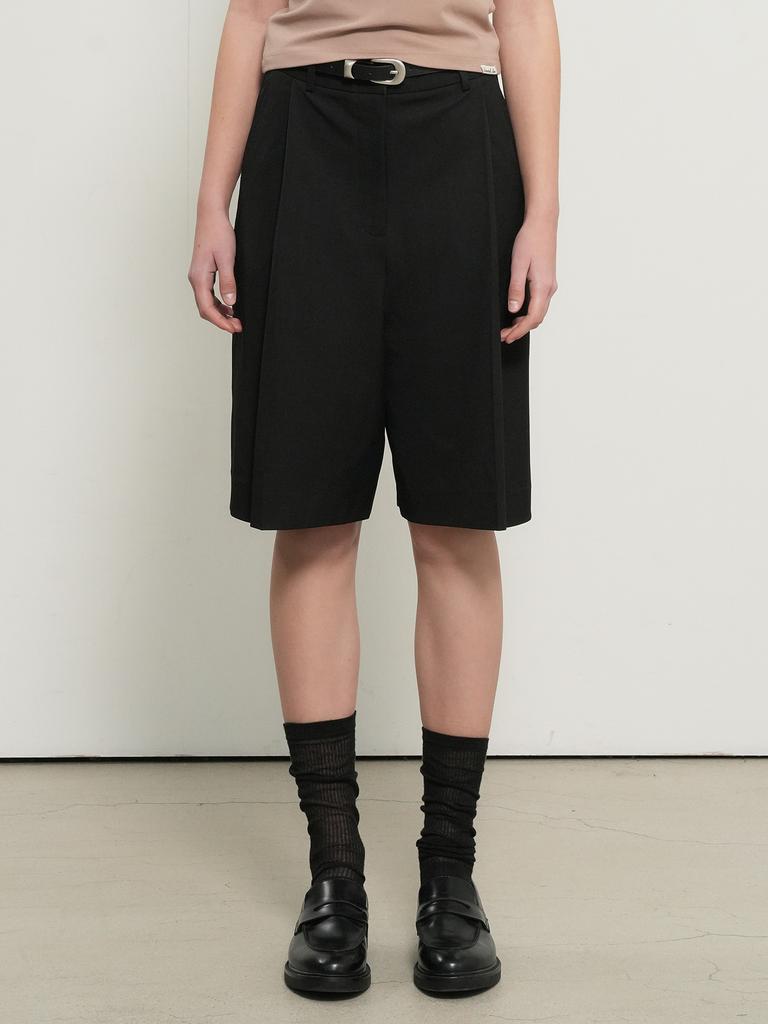 GENERALIDEA Pleated Bermuda Slacks [Black] / Gf1Lpt506