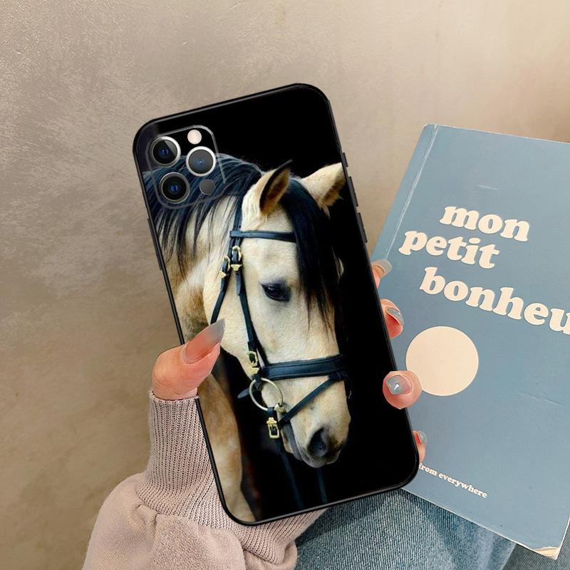 Beautiful Elegant Brown Horses Case For iPhone 17 Air 14 16 15 11 12 13 Pro Max 12 mini XR 15 16 Plus 16e Back Cover Shell