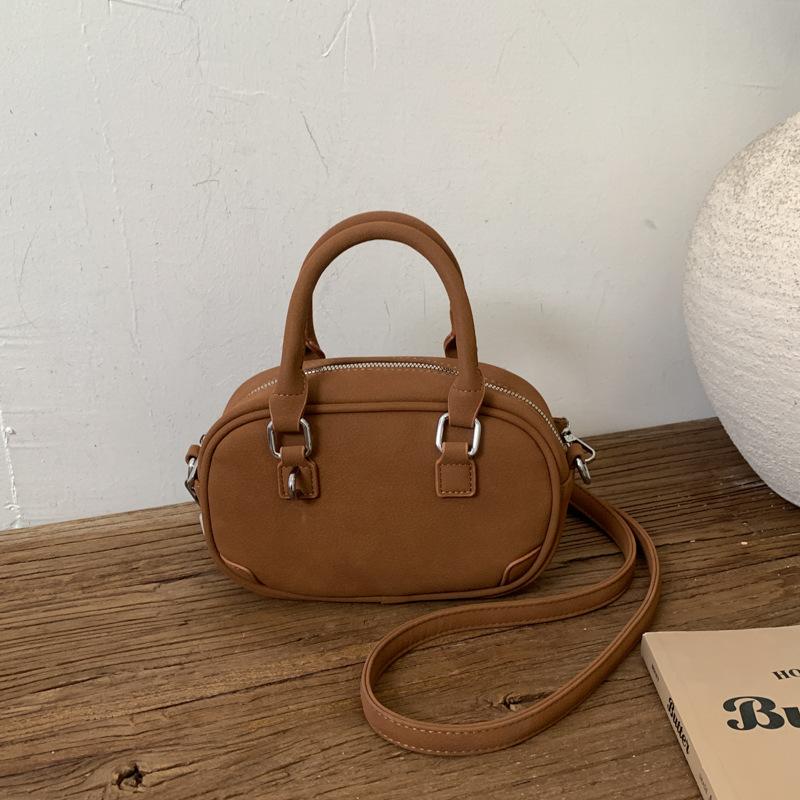 Hand bag women's 2025 new trendy autumn and winter light luxury niche high-end shoulder bag commuter messenger small square bag