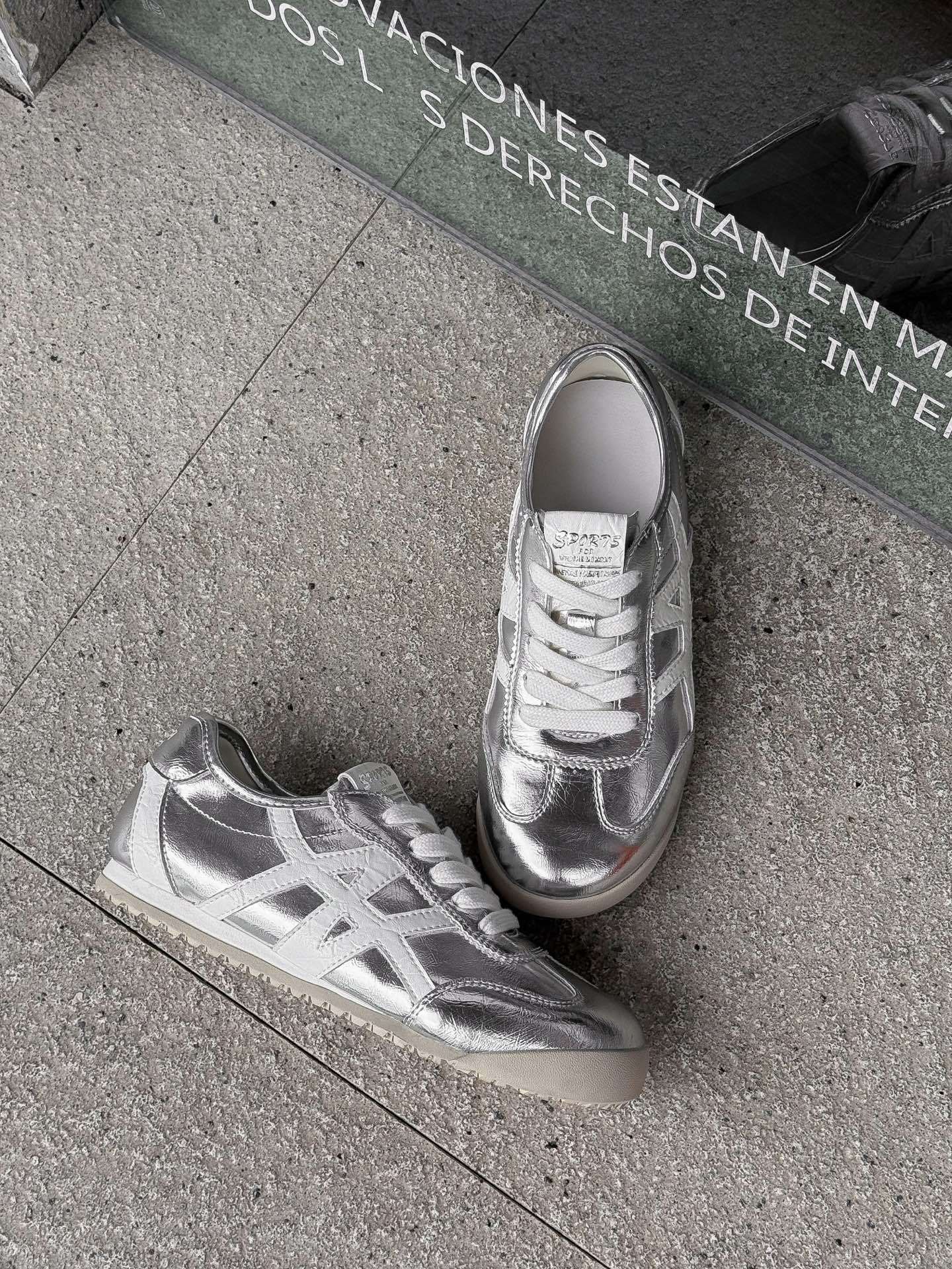 

2025 summer new versatile flat-soled Forrest Gump shoes round head silver German training shoes retro color matching casual sports shoes 40