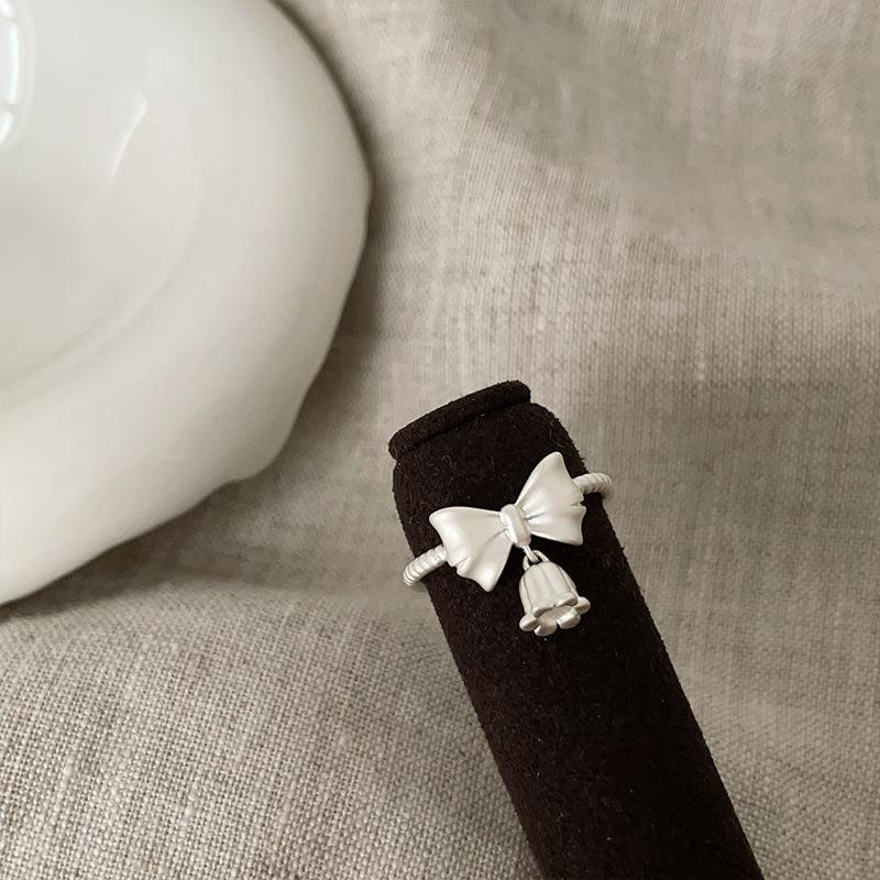 

Кольцо-бантик из матового металла с изображением ландыша, женское, нишевое, дизайн, чувство индивидуальности, мода, темперамент, универсальное кольцо