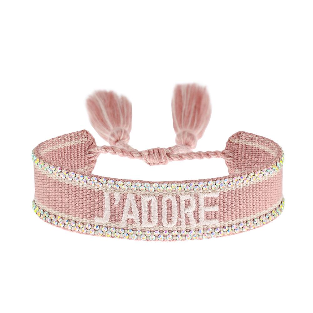 

Браслет дружбы с цветными бриллиантами, вышитой буквой и кисточкой