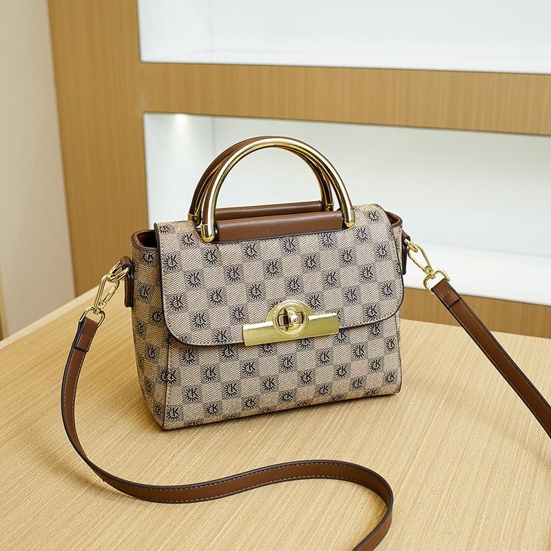 High-end printed messenger bag women's summer new niche design portable small square bag commuting large-capacity shoulder bag