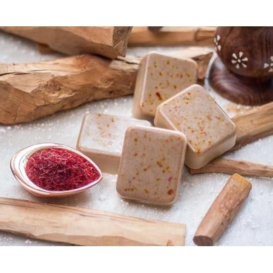 Ghar Seife Sandelholz & Safran Magische Seifen für das Bad (100g Packung mit 2) | Parabenenfrei | Sandelholz | Hautaufhellende Seife für Männer & Frauen