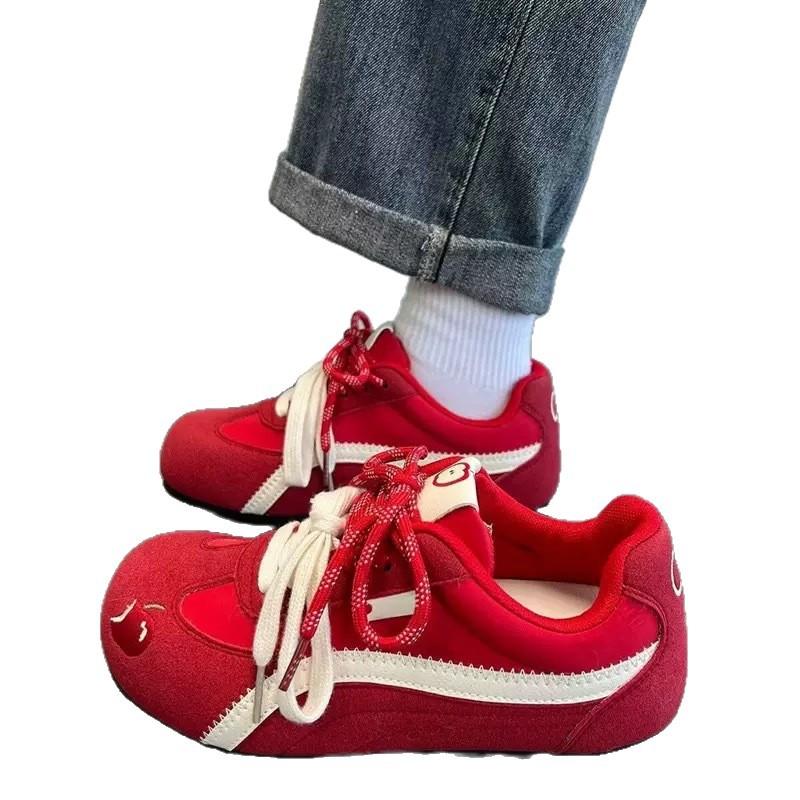 Cute ins wind moral training shoes women's 2025 new autumn breathable thin baseplate shoes retro casual student white shoes