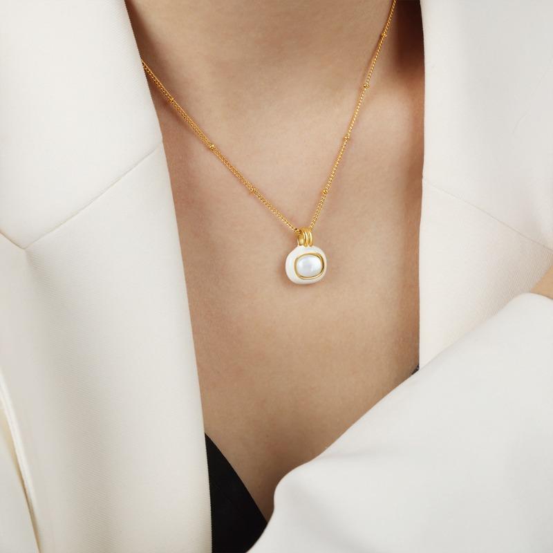 Meier Palace style retrostylish titanium steel gold-plated colored glaze white shell malachite pendant necklace