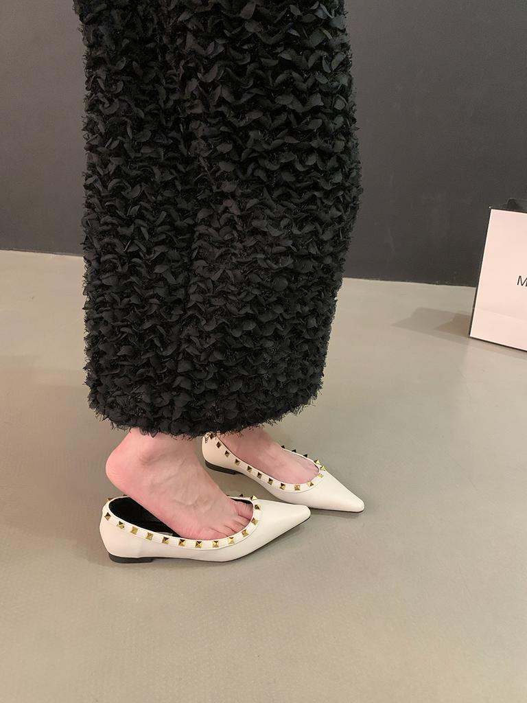 Fashion Flat Shoes for Women 2025 Spring and Autumn New Pointed Rivet New Black Plus Size Women's Shoes 41 42 43 Zapatillas Mujer