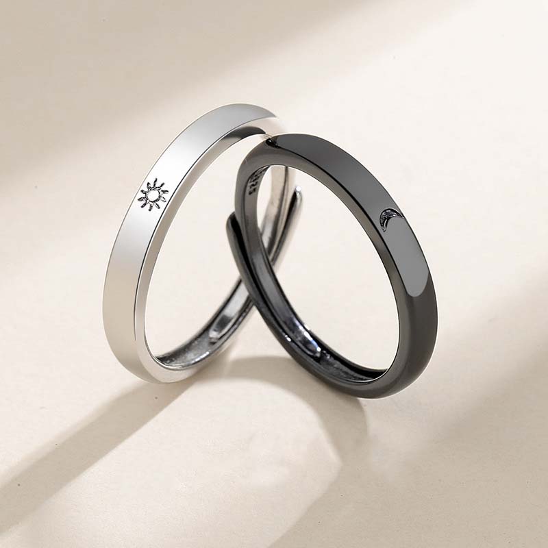 2Pcs Astronaut Planet Couple Rings for Women Men Cute Sliver Color Star Moon Adjustable Finger Rings Romantic Lovers Jewelry