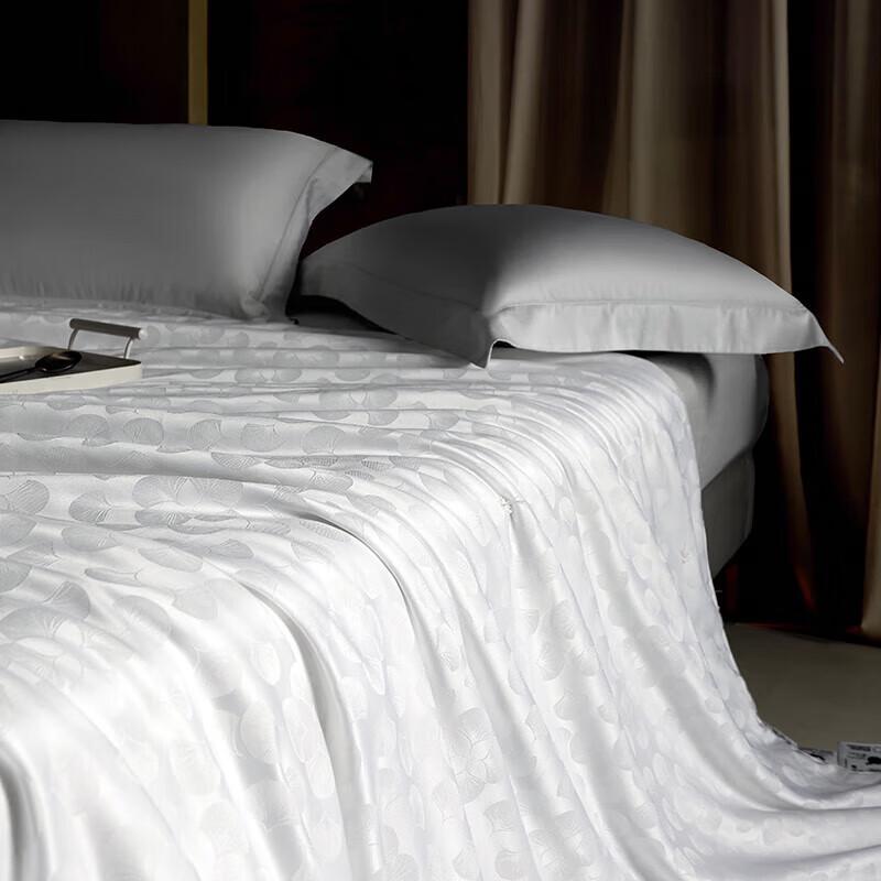 Donna Natural Satin Jacquard Silk Blend Quilt