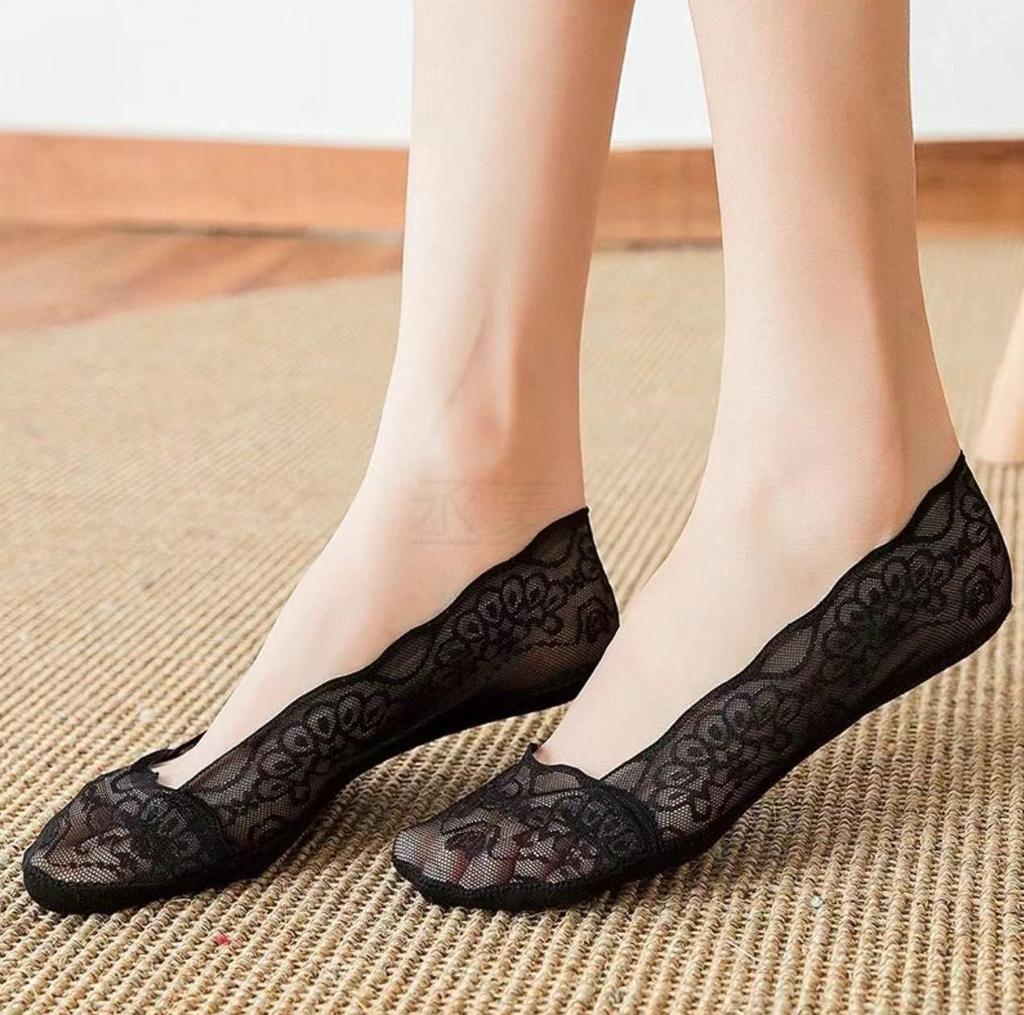 Women's Non-Slip Thin Lace Boat Socks - Invisible Low-Cut Summer Style