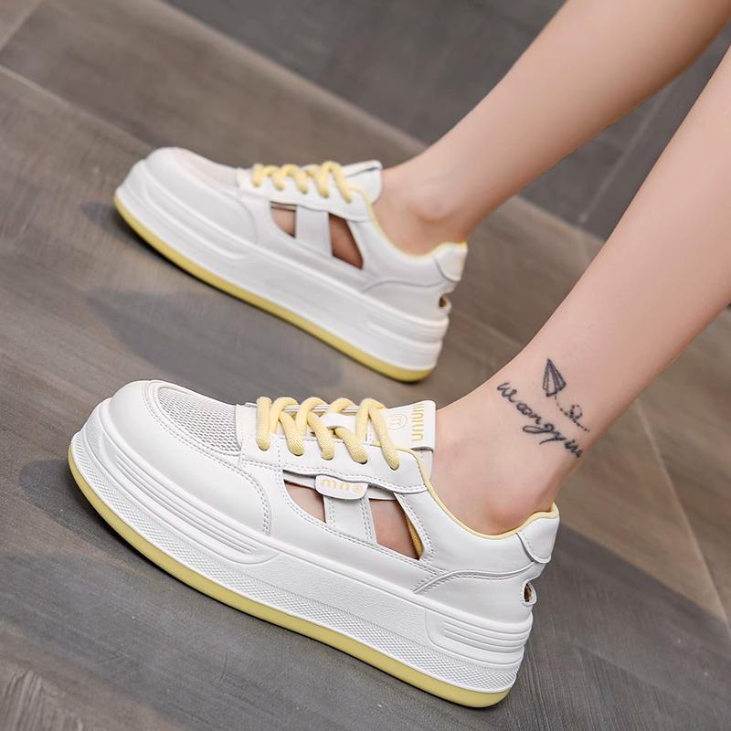 Auf Scheiße treten Gefühl Leder kleine weiße Schuhe Damen 2025 neu Sommer hohles Mesh atmungsaktiv dicke Sohle keine stickigen Füße Board Schuhe Damen
