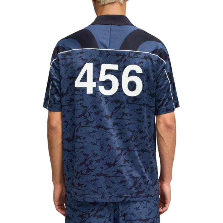 Puma X Collaborazione Squid Game SS25 Maglietta alla Moda Versatile a Maniche Corte con Scollo a V Uomo Top 630707-16