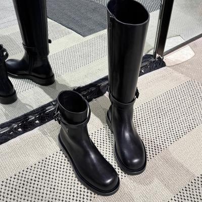 Piele de vacă~ Mama Strugure are aceiași cizme de piele pentru femei, cizme de cavaler detașabile, cizme înalte, cizme cu talpă groasă și toc gros.