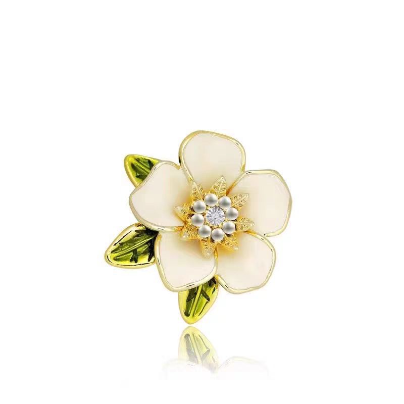 French Elegant Gardenia Flower Brooch Versatile Niche Design Anti-light Buckle Premium Corsage Clothes Accessories