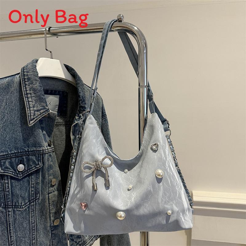 Fashionable Silver Bucket Bag With Pu Material For Daily Use And Street Style Appeal