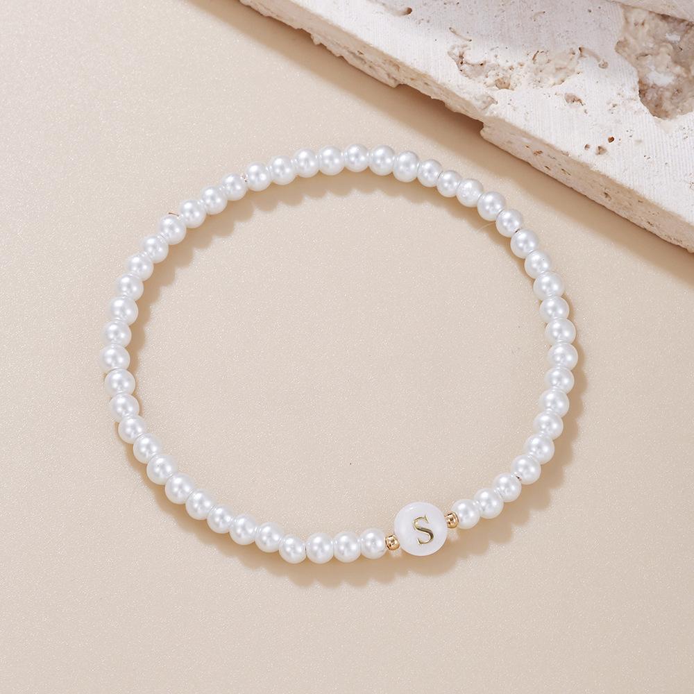 26 Alphabet Letter Shell Charm Artificial Pearl Bracelets Women Girl Charming Simulated Pearl Beads Wristband Bracelets Jewelry