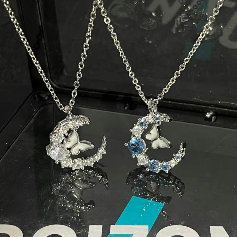 Butterfly Moon Necklace 1Pcs Korean Fashion Women Alloy Chain Cute Design Elegant Jewelry for Party and Daily Wear