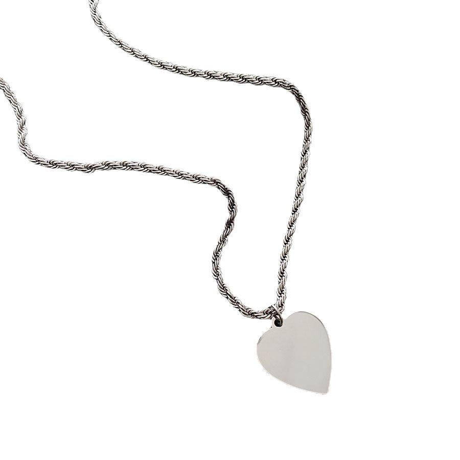 Heart-shaped Titanium Steel Pendant Necklace: Non-Fading Glossy Clavicle Chain for Women In High-End Niche Design.