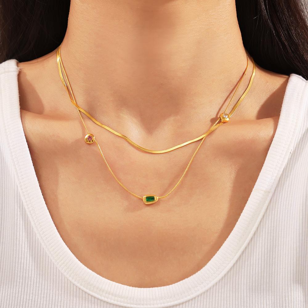 Retro Three-Color Glass Stone Pendant Collarbone Chain Women'S Light Luxury Niche Stacked Wearing Wind Titanium Steel Plated 18K Gold Jewelry
