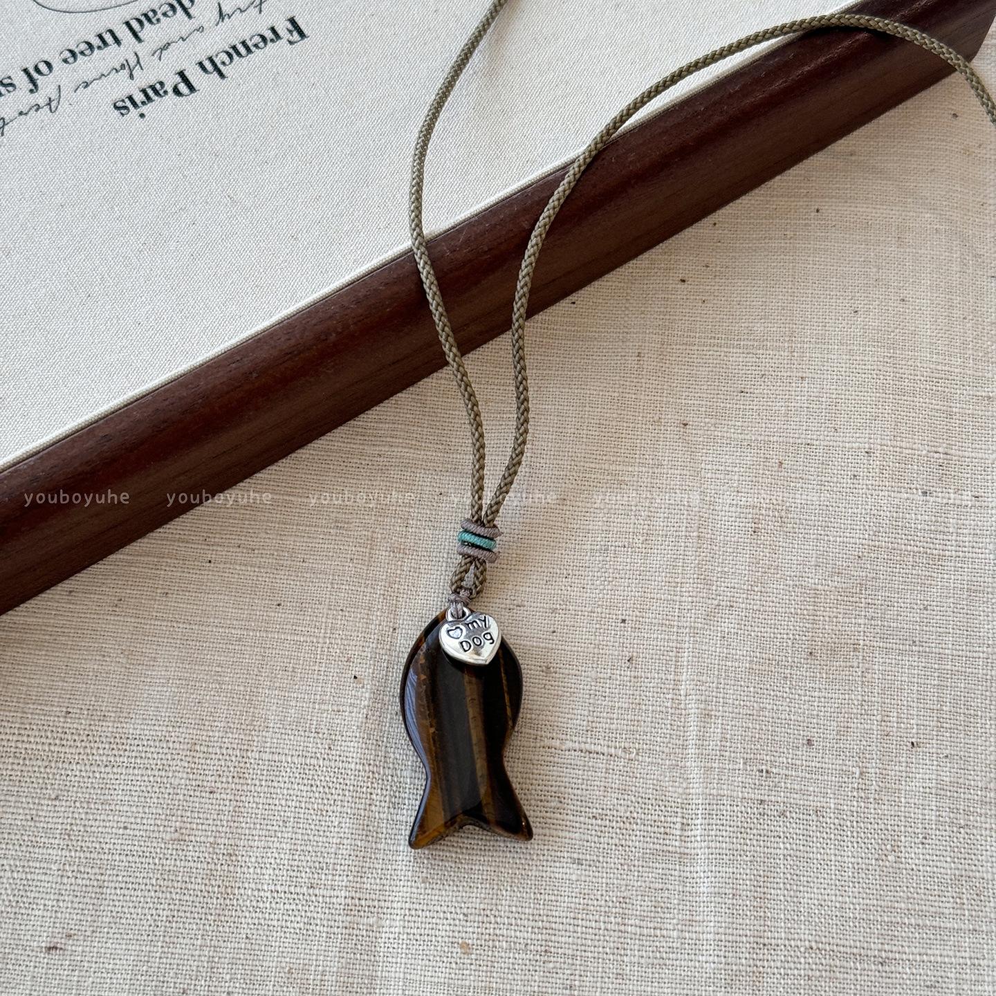 

Женское ожерелье с подвеской в виде рыбки из камня тигровый глаз в стиле Y2K - Аксессуар с длинной цепочкой класса люкс